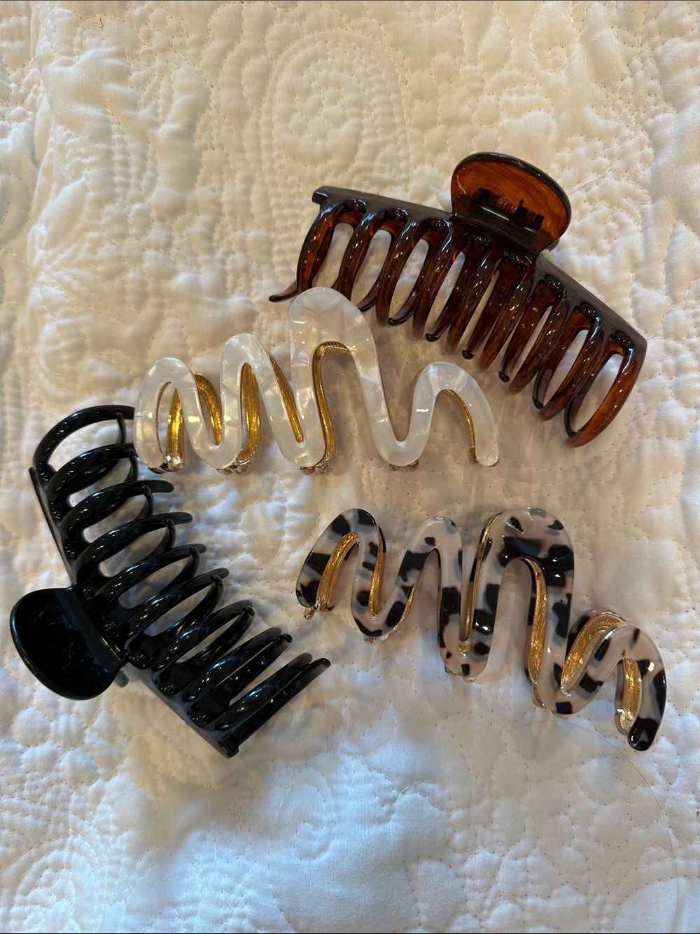 Set of 4 Wavy & Classic Hair Claws in Tortoise, Black, White and Marble